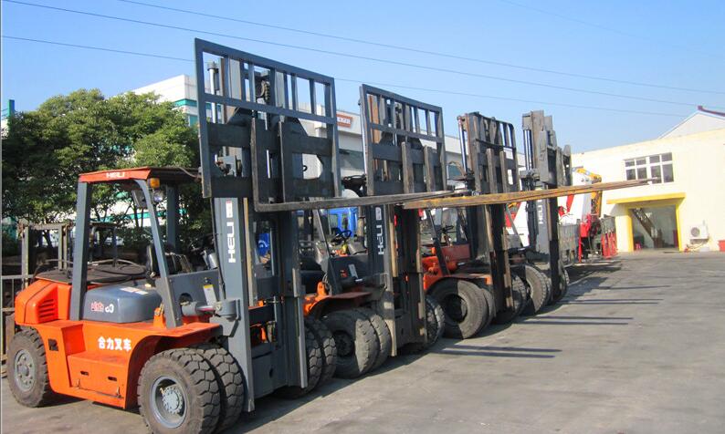 想在亚龙湾租个叉车卸建材，但道路很窄车能进去吗？